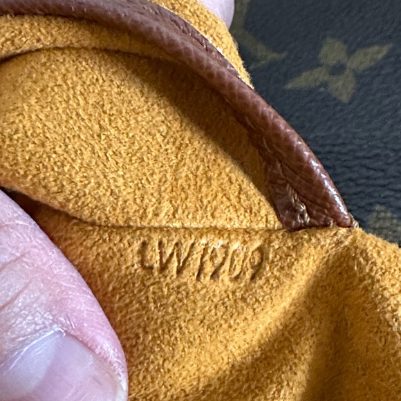 LOUIS VUITTON Musette Salsa - Picture 9 of 9